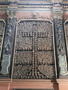 San Bernardino alle Ossa - skull cross